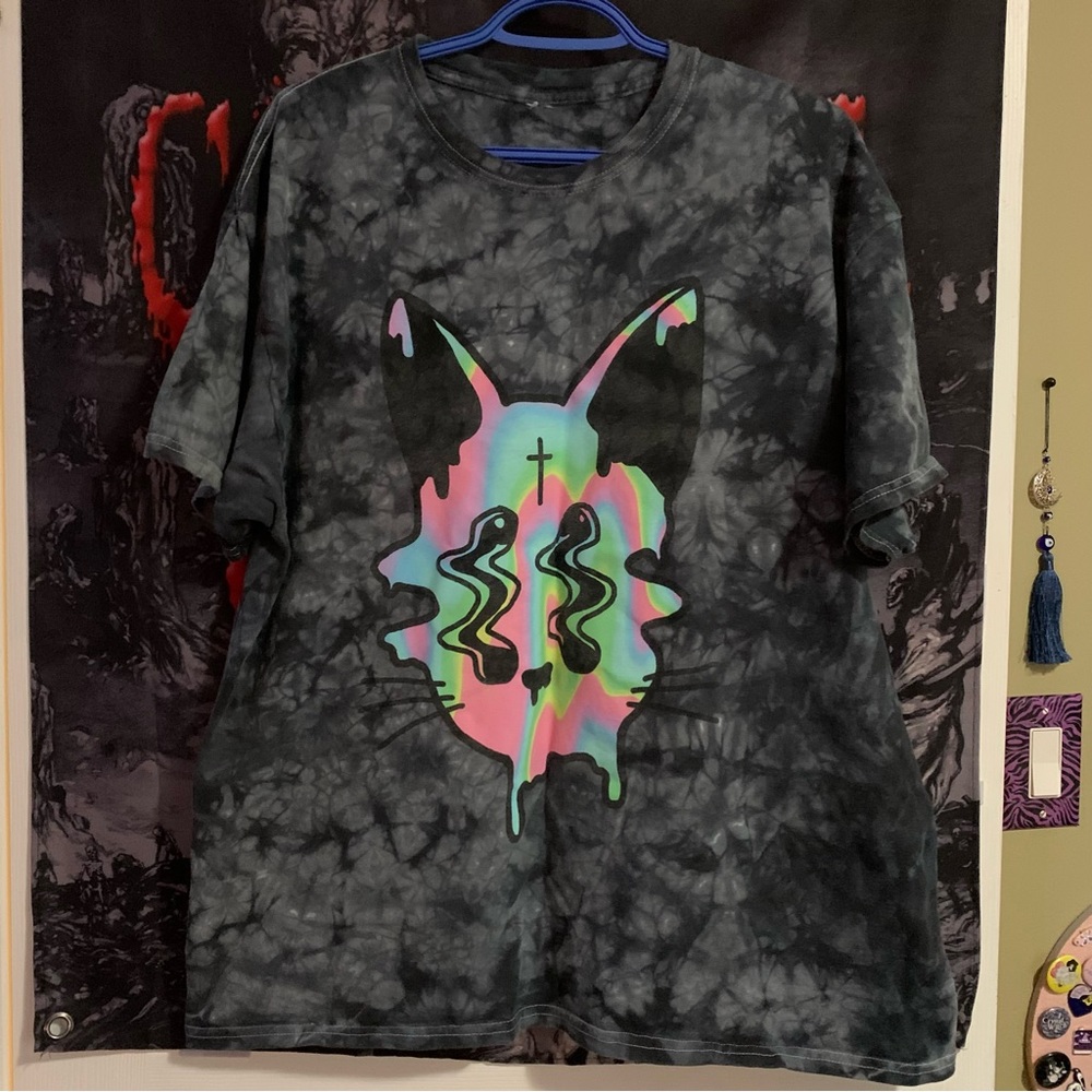 Trippy Cat Tie-Dye Shirt | Spencer's